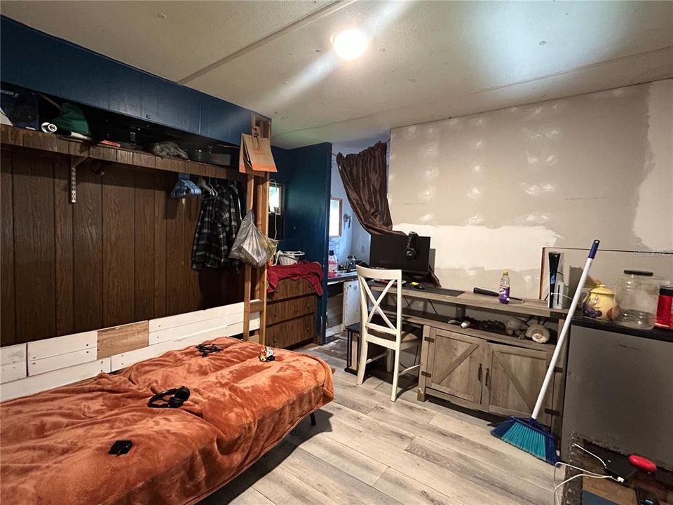 待售: $138,600 (4 贝兹, 4 浴室, 1700 平方英尺)