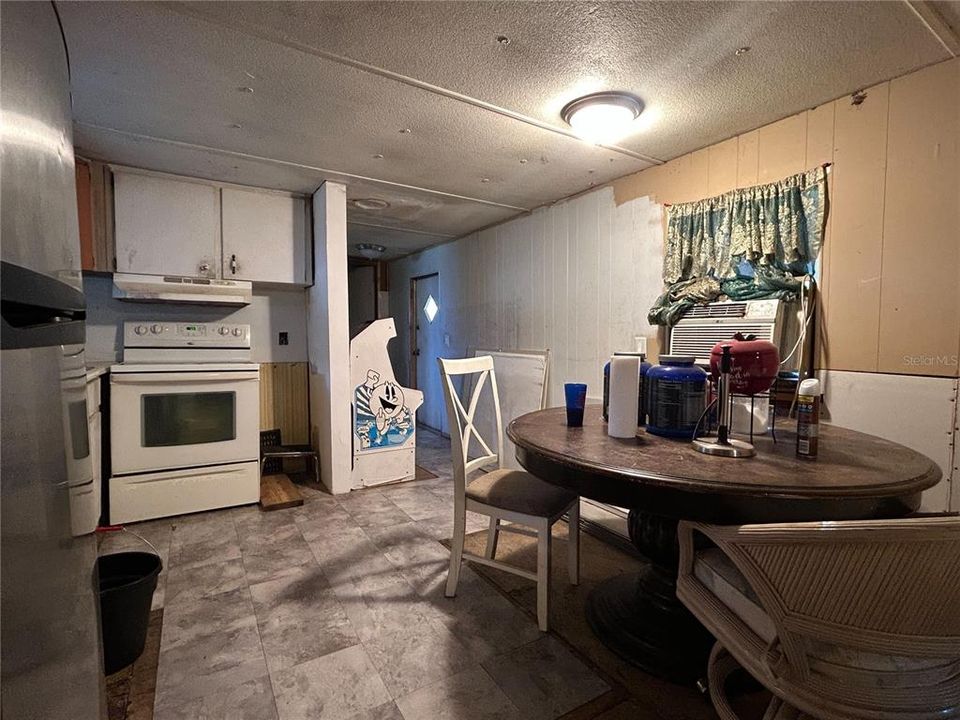 待售: $138,600 (4 贝兹, 4 浴室, 1700 平方英尺)