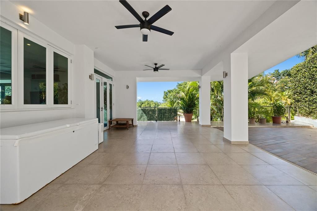 En Venta: $797,000 (5 camas, 4 baños, 3162 Pies cuadrados)