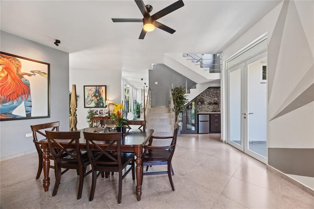 En Venta: $797,000 (5 camas, 4 baños, 3162 Pies cuadrados)