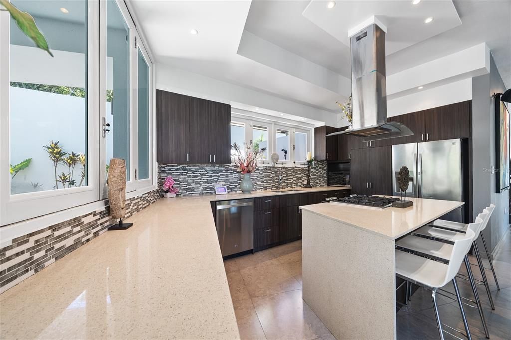 En Venta: $797,000 (5 camas, 4 baños, 3162 Pies cuadrados)