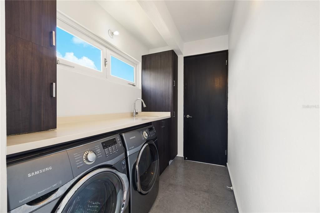 En Venta: $797,000 (5 camas, 4 baños, 3162 Pies cuadrados)