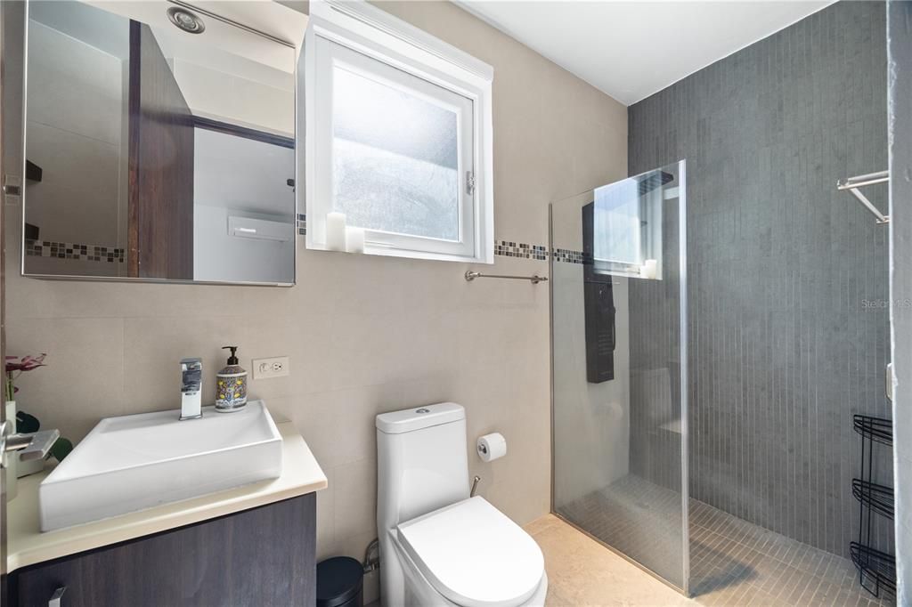 En Venta: $797,000 (5 camas, 4 baños, 3162 Pies cuadrados)