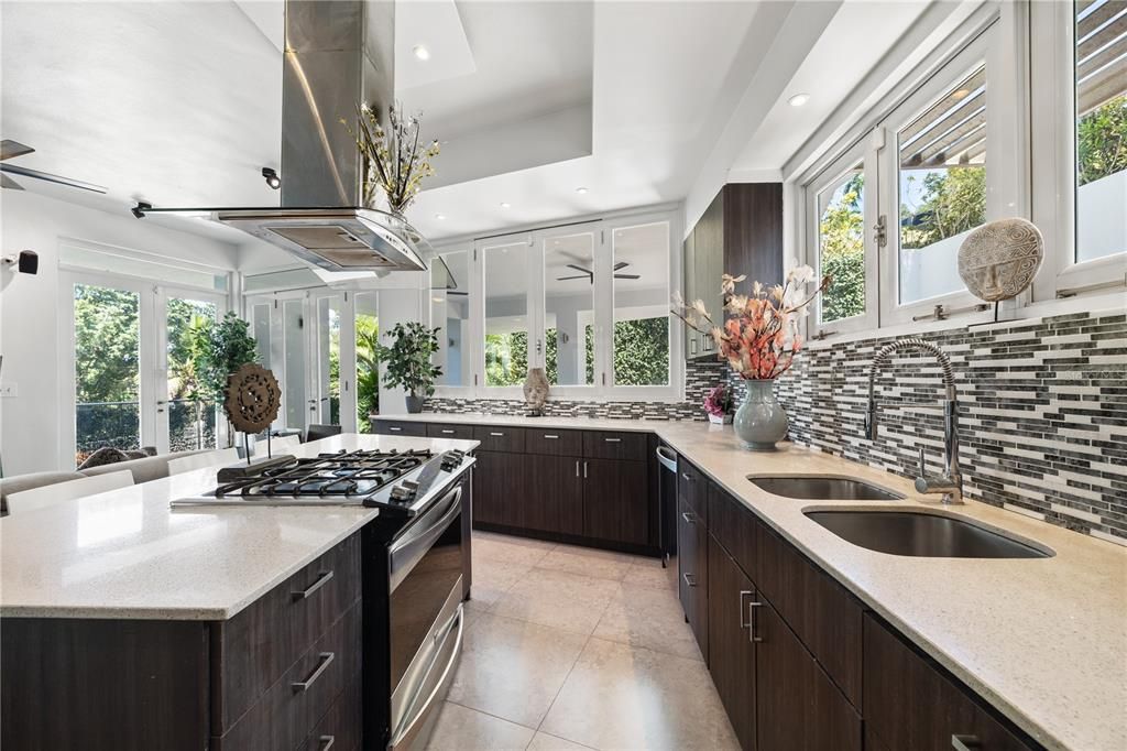 En Venta: $797,000 (5 camas, 4 baños, 3162 Pies cuadrados)