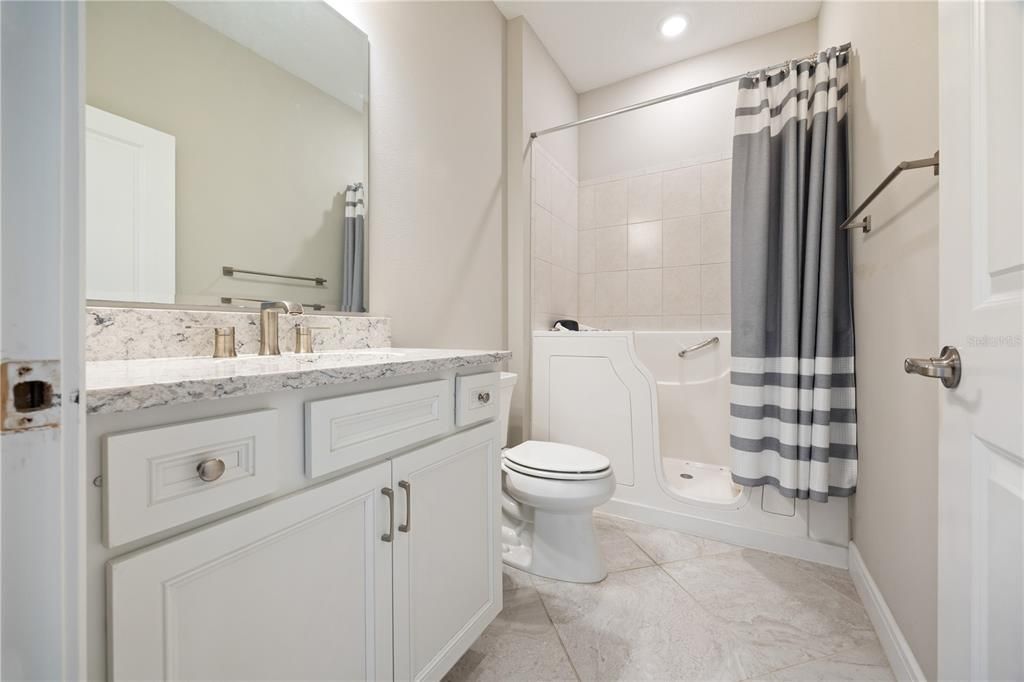 合同活跃: $318,813 (3 贝兹, 2 浴室, 1662 平方英尺)