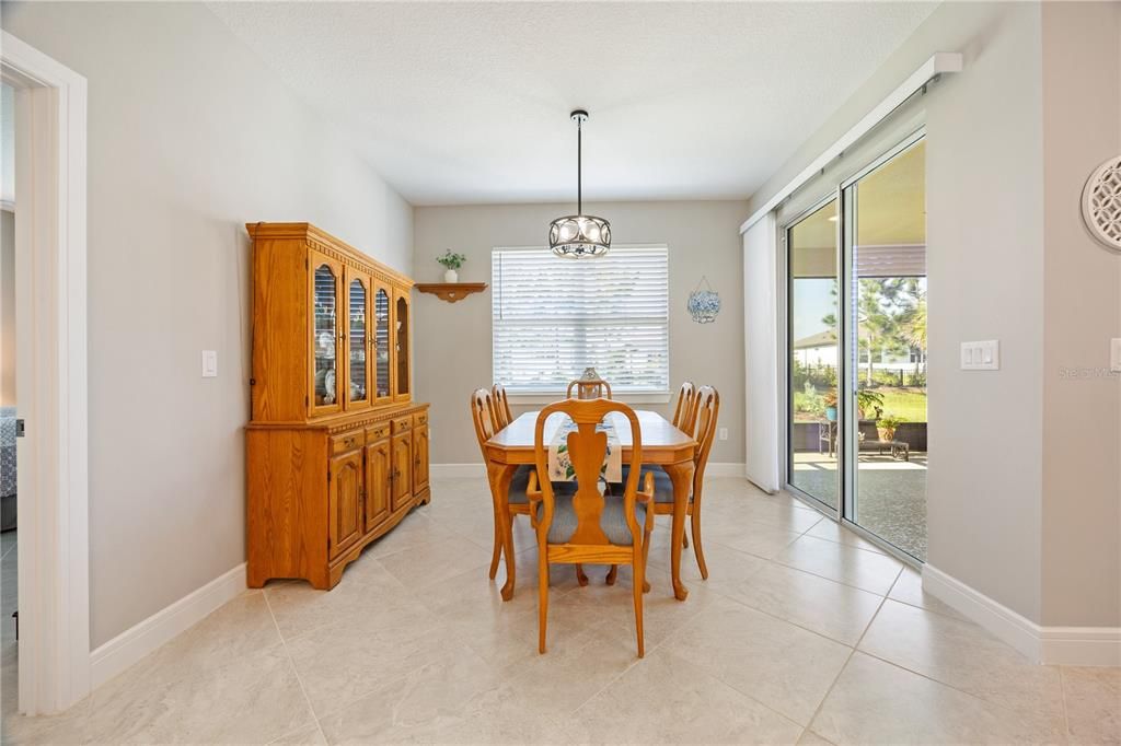 合同活跃: $318,813 (3 贝兹, 2 浴室, 1662 平方英尺)