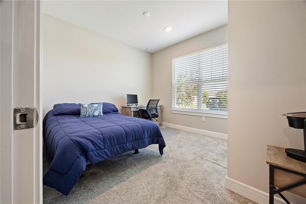 合同活跃: $318,813 (3 贝兹, 2 浴室, 1662 平方英尺)