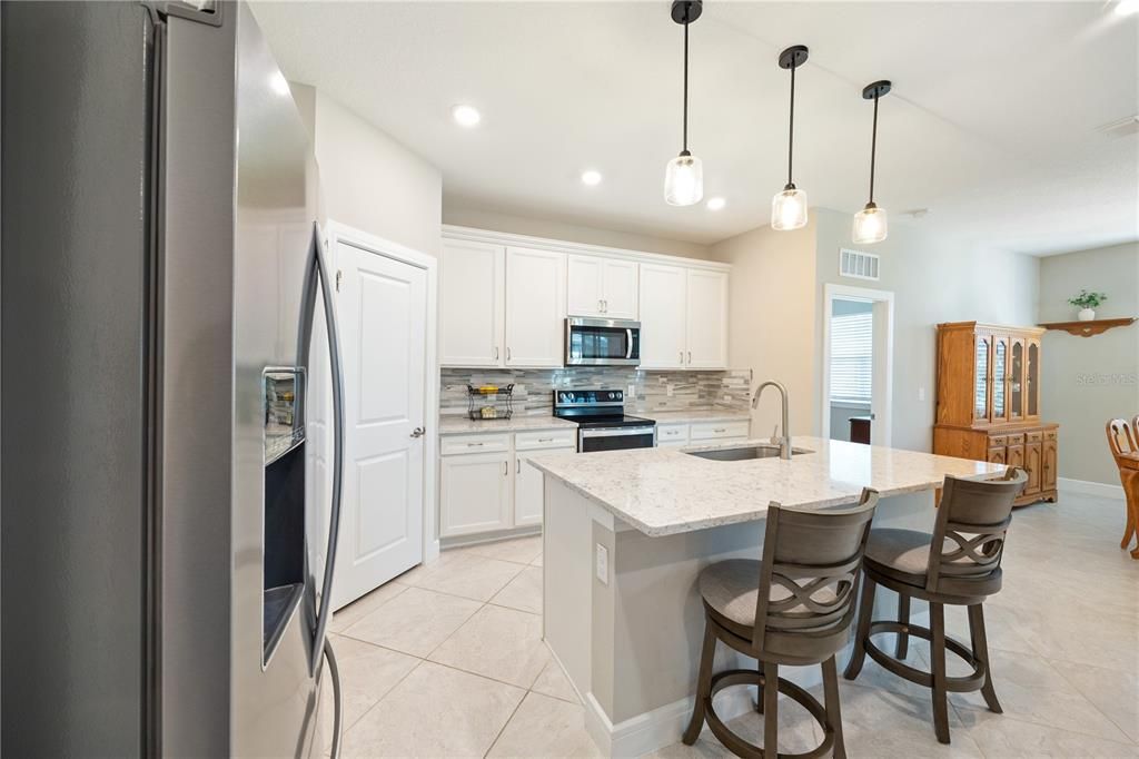 合同活跃: $318,813 (3 贝兹, 2 浴室, 1662 平方英尺)