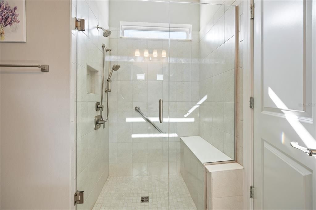 合同活跃: $318,813 (3 贝兹, 2 浴室, 1662 平方英尺)