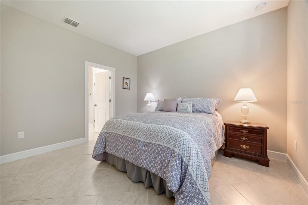 合同活跃: $318,813 (3 贝兹, 2 浴室, 1662 平方英尺)