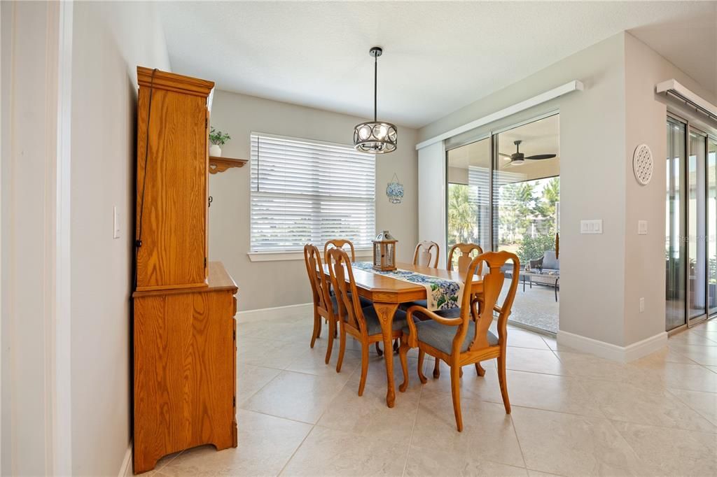 合同活跃: $318,813 (3 贝兹, 2 浴室, 1662 平方英尺)