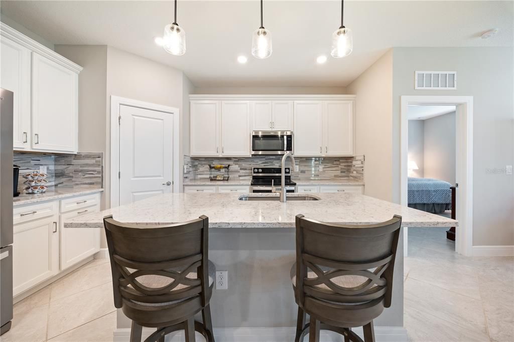 合同活跃: $318,813 (3 贝兹, 2 浴室, 1662 平方英尺)