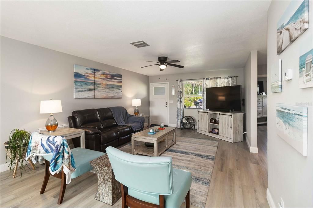 待售: $515,000 (3 贝兹, 2 浴室, 1326 平方英尺)