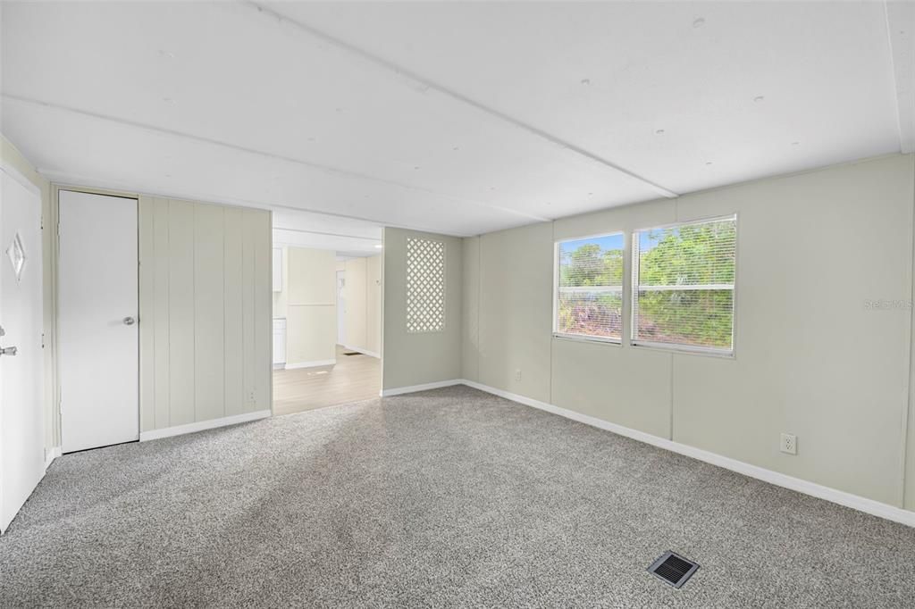 待售: $117,500 (2 贝兹, 1 浴室, 768 平方英尺)