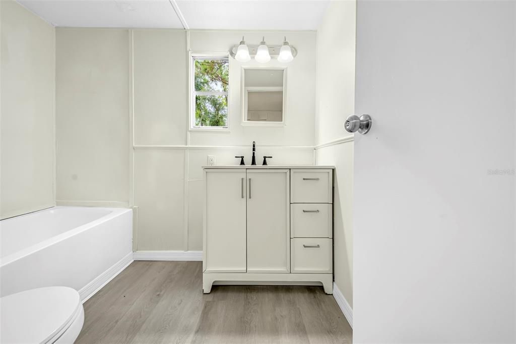 待售: $117,500 (2 贝兹, 1 浴室, 768 平方英尺)