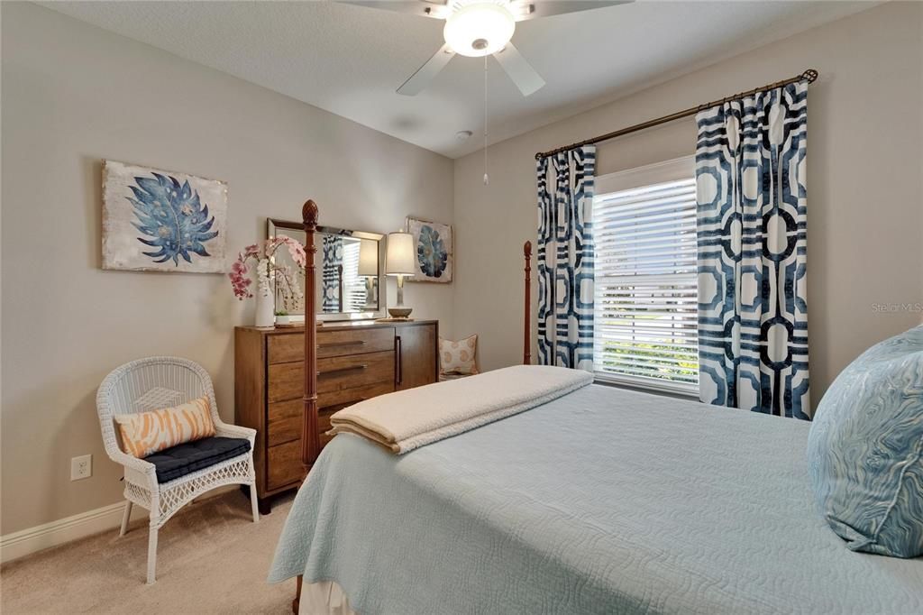 合同活跃: $588,400 (4 贝兹, 3 浴室, 2597 平方英尺)