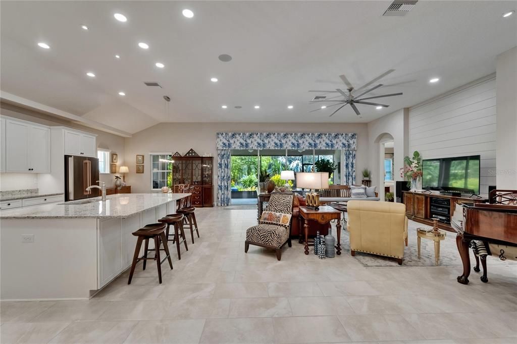 合同活跃: $588,400 (4 贝兹, 3 浴室, 2597 平方英尺)