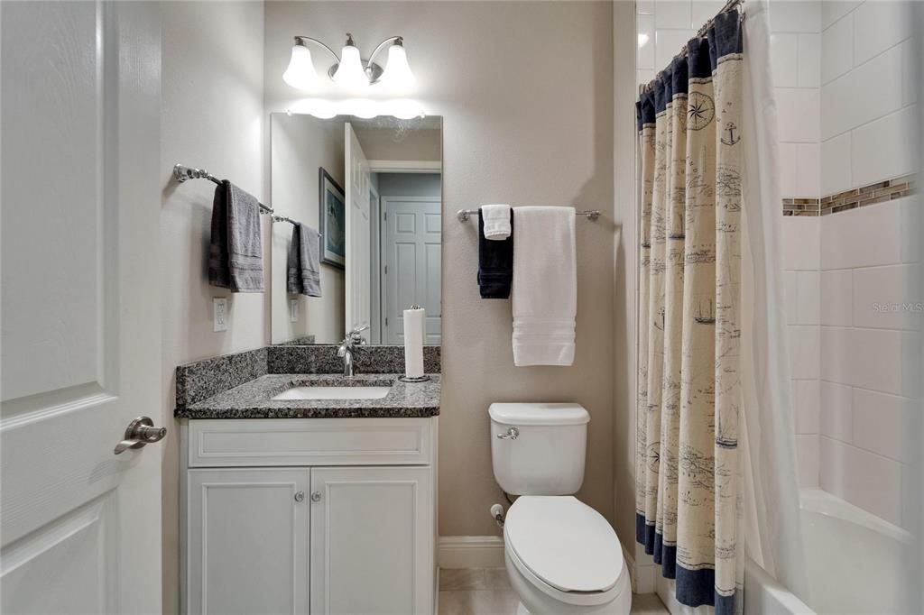 合同活跃: $588,400 (4 贝兹, 3 浴室, 2597 平方英尺)