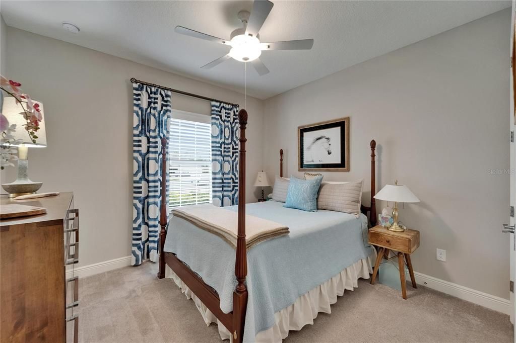 合同活跃: $588,400 (4 贝兹, 3 浴室, 2597 平方英尺)