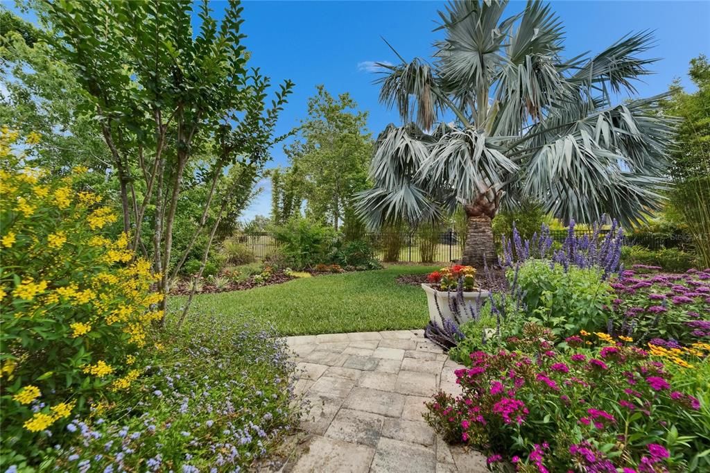 合同活跃: $588,400 (4 贝兹, 3 浴室, 2597 平方英尺)