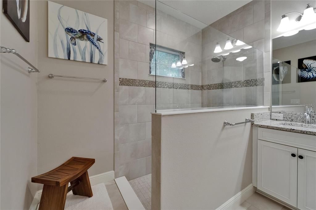 合同活跃: $588,400 (4 贝兹, 3 浴室, 2597 平方英尺)