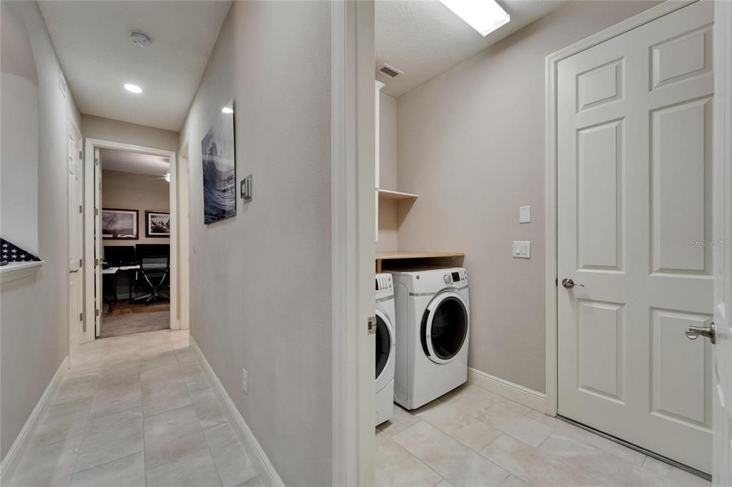 合同活跃: $588,400 (4 贝兹, 3 浴室, 2597 平方英尺)