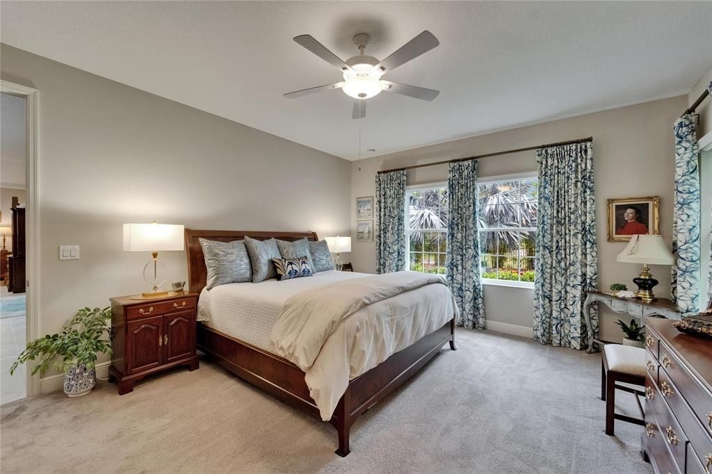 合同活跃: $588,400 (4 贝兹, 3 浴室, 2597 平方英尺)