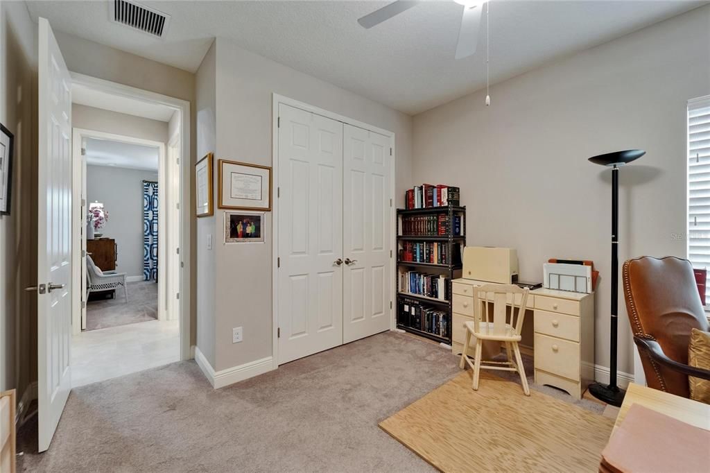 合同活跃: $588,400 (4 贝兹, 3 浴室, 2597 平方英尺)