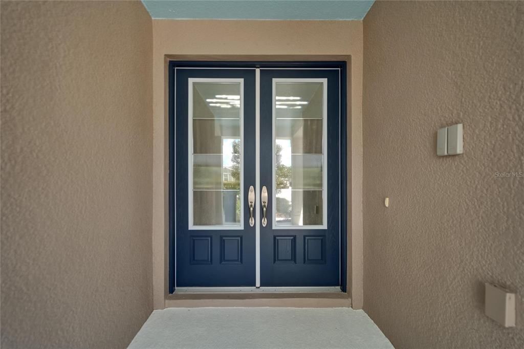 合同活跃: $588,400 (4 贝兹, 3 浴室, 2597 平方英尺)