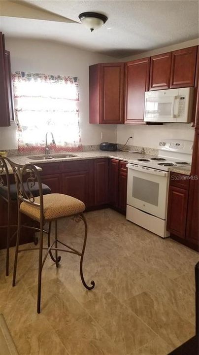 出租: $800 (1 贝兹, 1 浴室, 965 平方英尺)