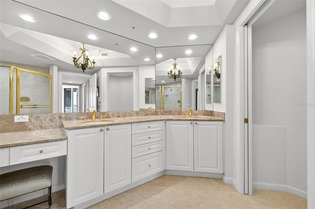 For Sale: $549,000 (2 beds, 2 baths, 2330 Square Feet)