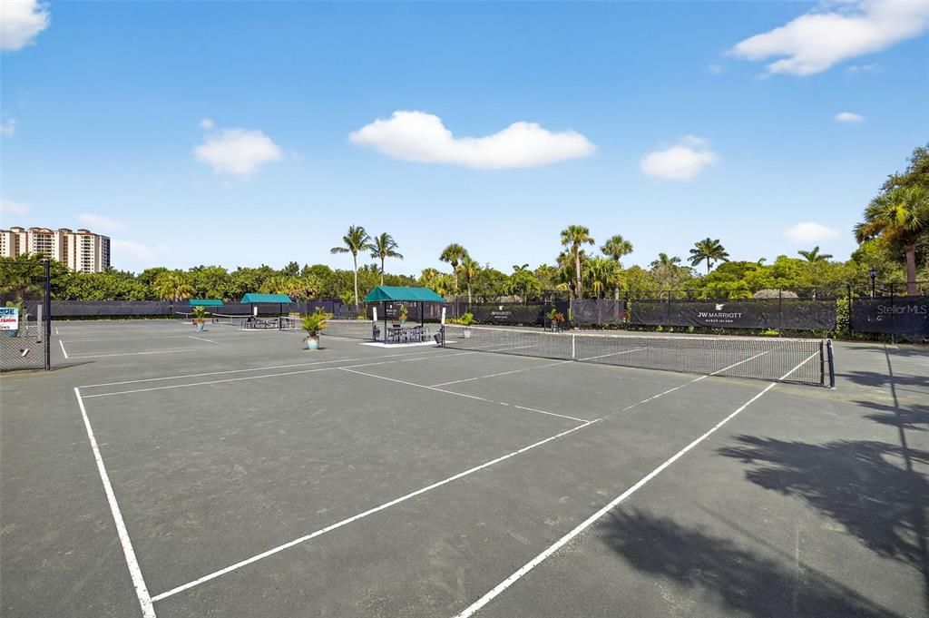 For Sale: $549,000 (2 beds, 2 baths, 2330 Square Feet)