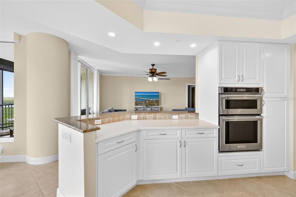 For Sale: $549,000 (2 beds, 2 baths, 2330 Square Feet)