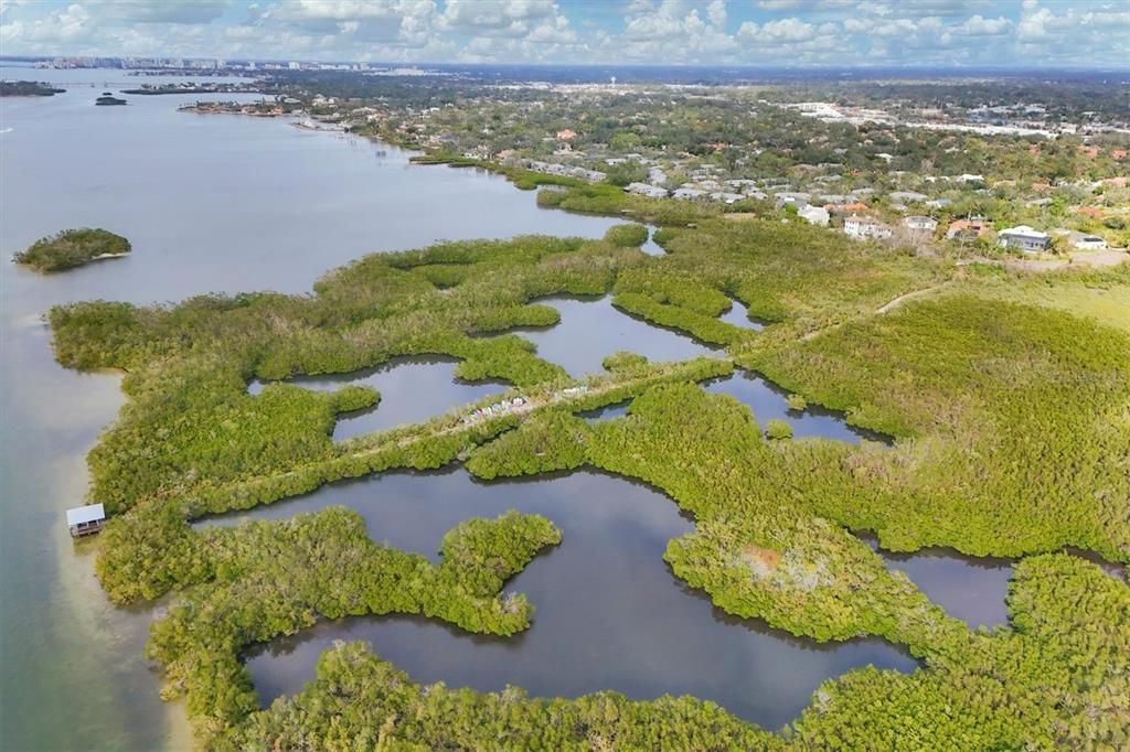 Activo con contrato: $1,795,000 (5 camas, 3 baños, 4554 Pies cuadrados)