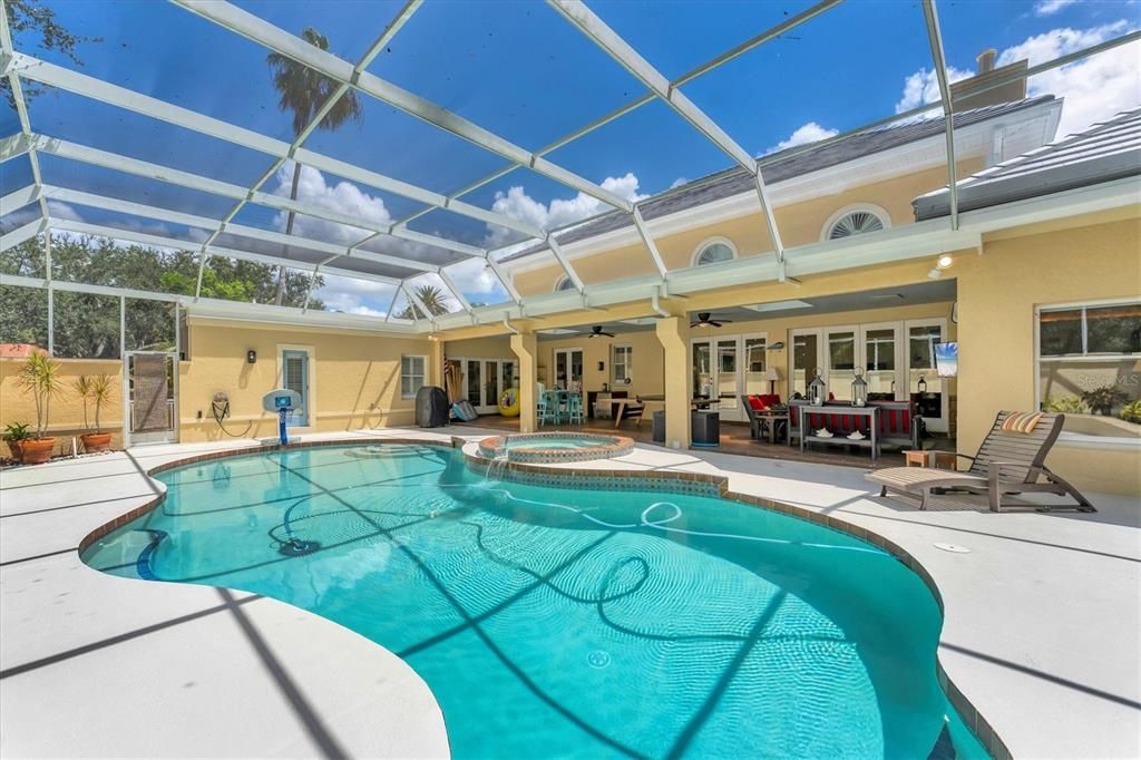 Activo con contrato: $1,795,000 (5 camas, 3 baños, 4554 Pies cuadrados)