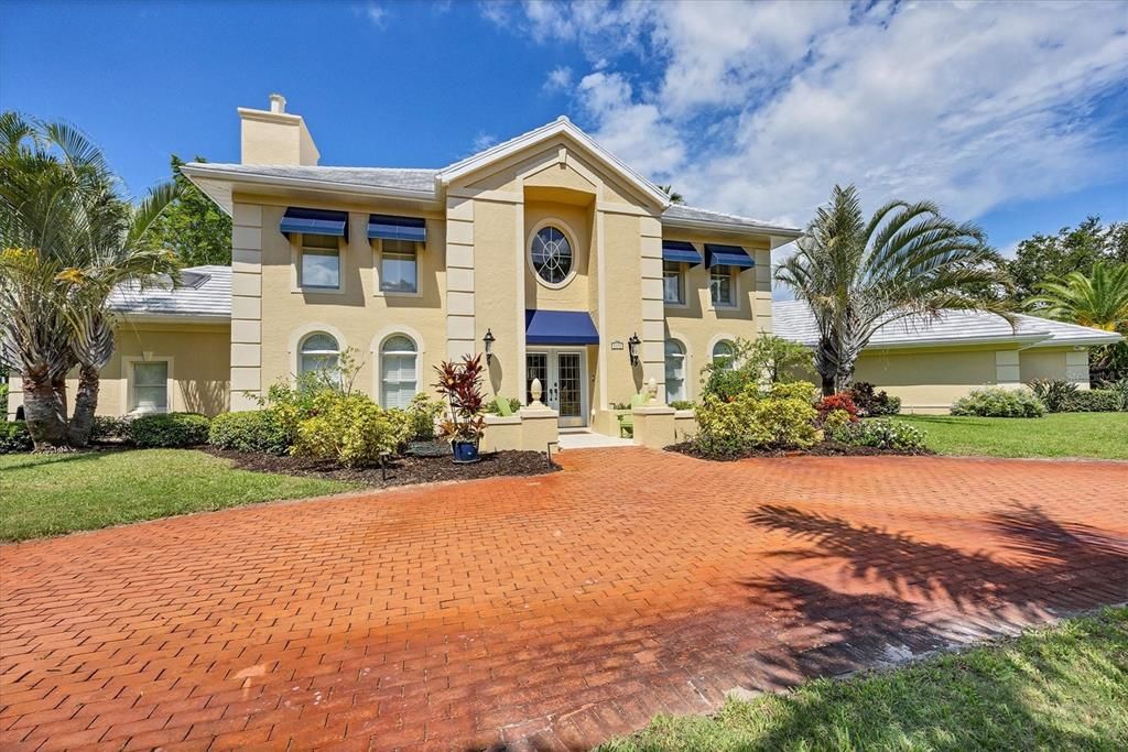 Activo con contrato: $1,795,000 (5 camas, 3 baños, 4554 Pies cuadrados)