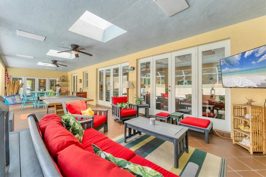 Activo con contrato: $1,795,000 (5 camas, 3 baños, 4554 Pies cuadrados)