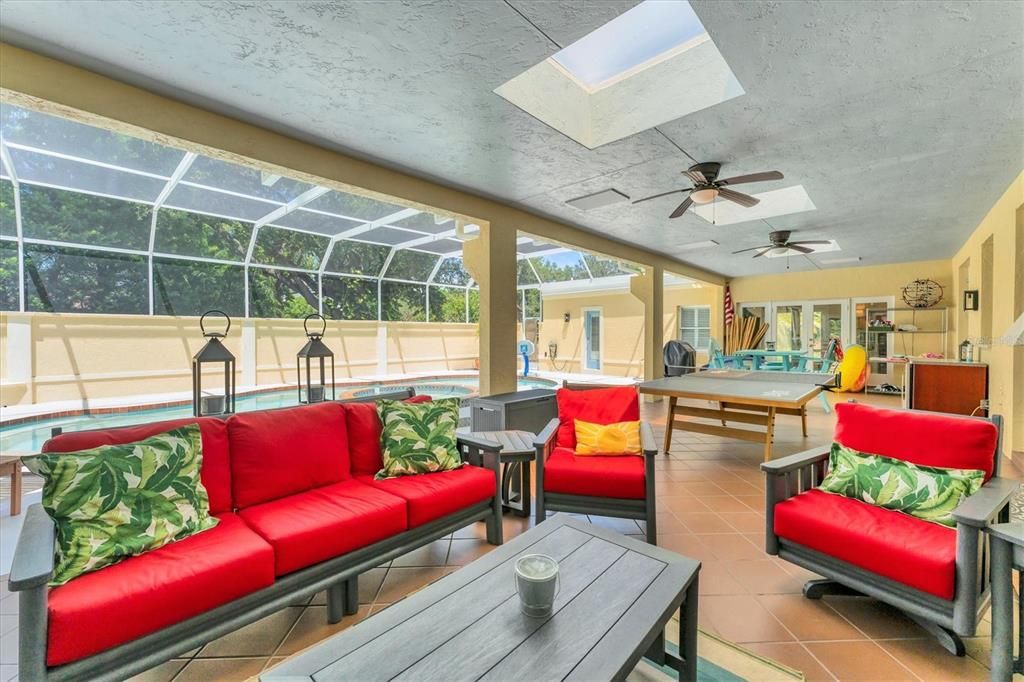 Activo con contrato: $1,795,000 (5 camas, 3 baños, 4554 Pies cuadrados)