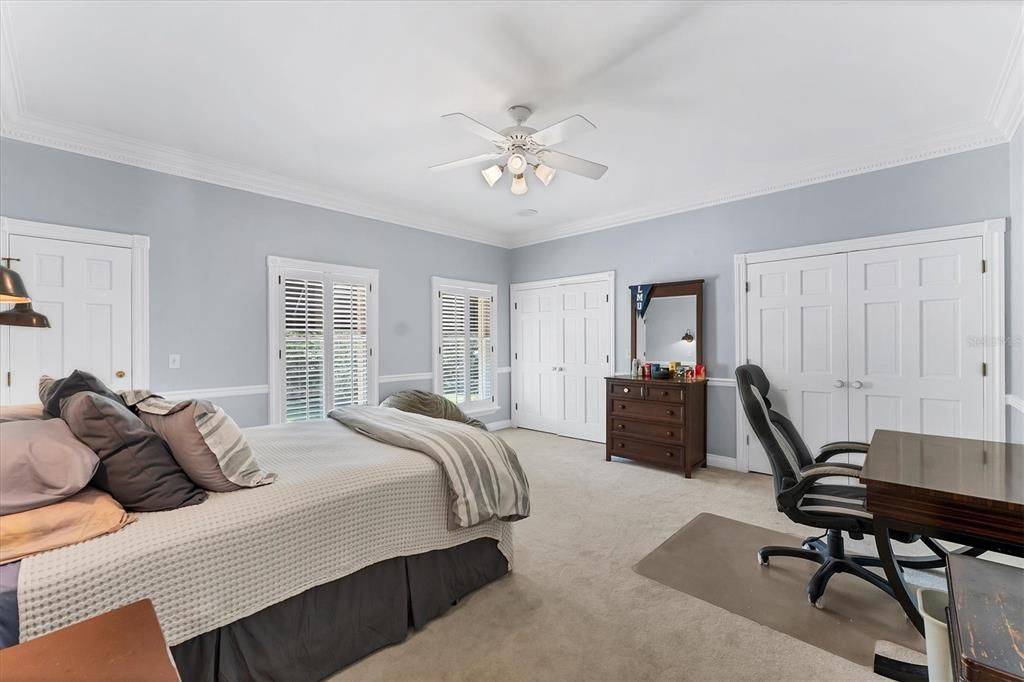 Activo con contrato: $1,795,000 (5 camas, 3 baños, 4554 Pies cuadrados)