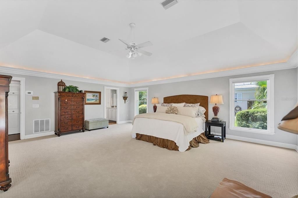 Activo con contrato: $1,795,000 (5 camas, 3 baños, 4554 Pies cuadrados)