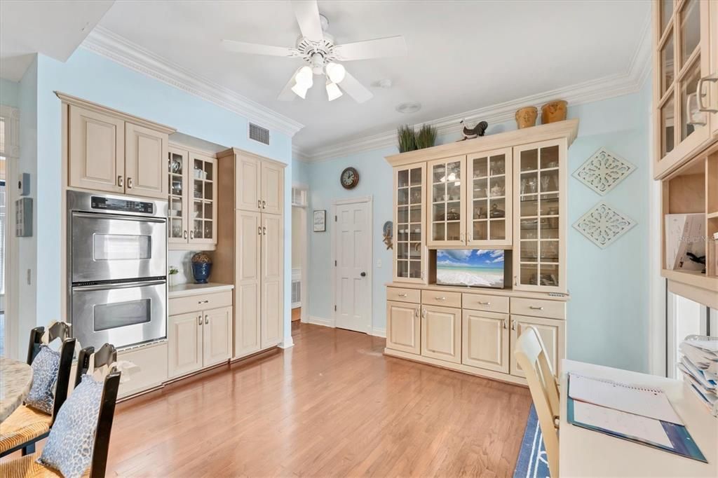 Activo con contrato: $1,795,000 (5 camas, 3 baños, 4554 Pies cuadrados)