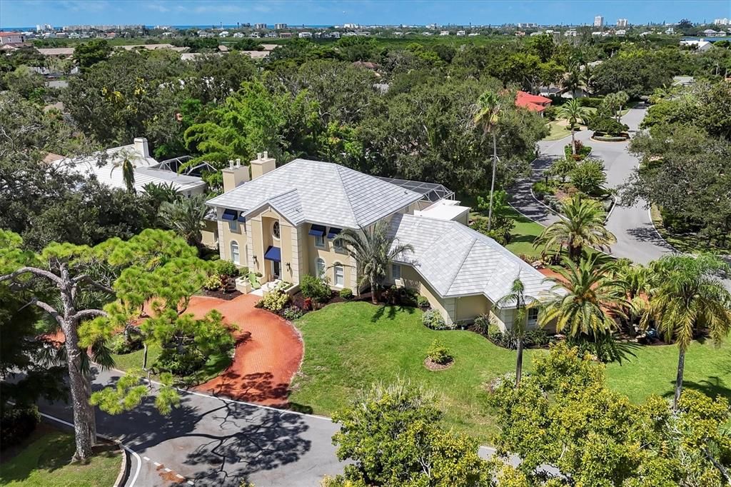 Activo con contrato: $1,795,000 (5 camas, 3 baños, 4554 Pies cuadrados)