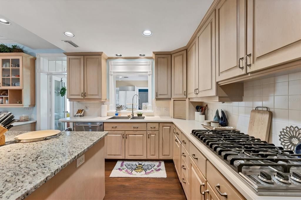 Activo con contrato: $1,795,000 (5 camas, 3 baños, 4554 Pies cuadrados)