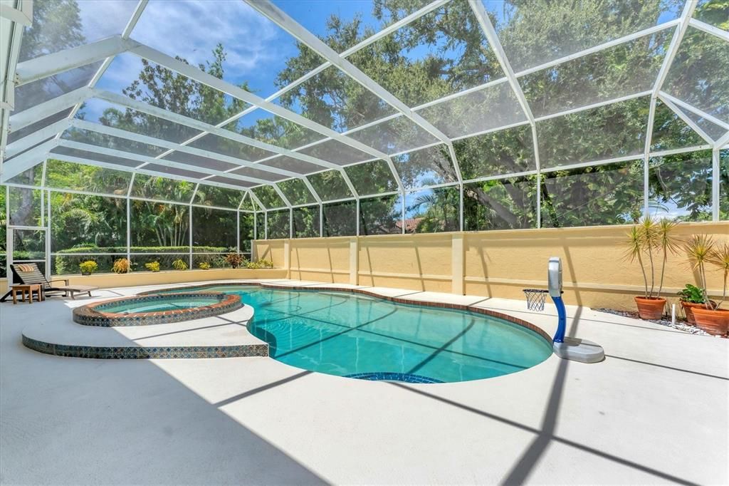 Activo con contrato: $1,795,000 (5 camas, 3 baños, 4554 Pies cuadrados)