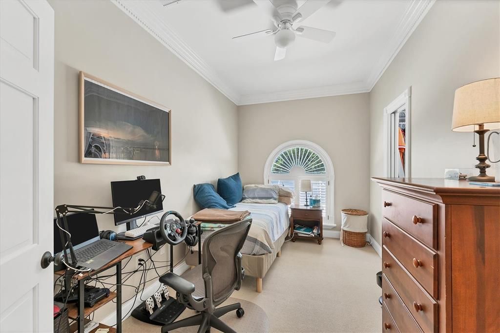 Activo con contrato: $1,795,000 (5 camas, 3 baños, 4554 Pies cuadrados)