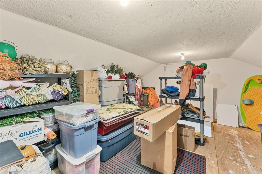 Activo con contrato: $1,795,000 (5 camas, 3 baños, 4554 Pies cuadrados)