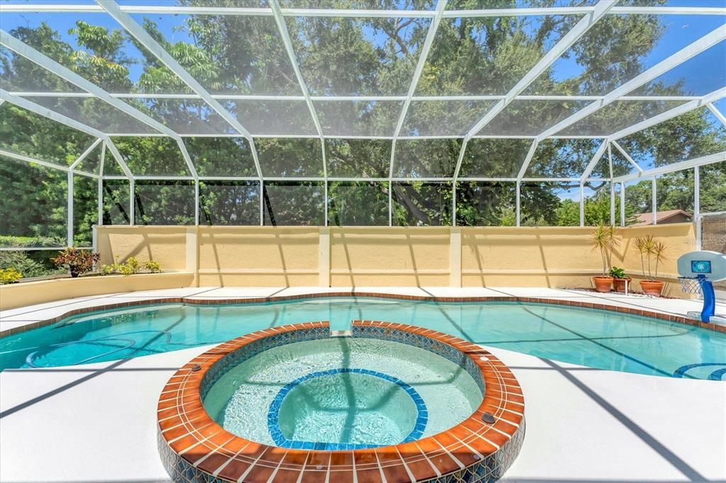 Activo con contrato: $1,795,000 (5 camas, 3 baños, 4554 Pies cuadrados)