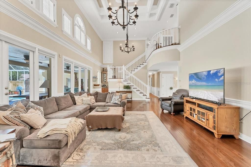 Activo con contrato: $1,795,000 (5 camas, 3 baños, 4554 Pies cuadrados)