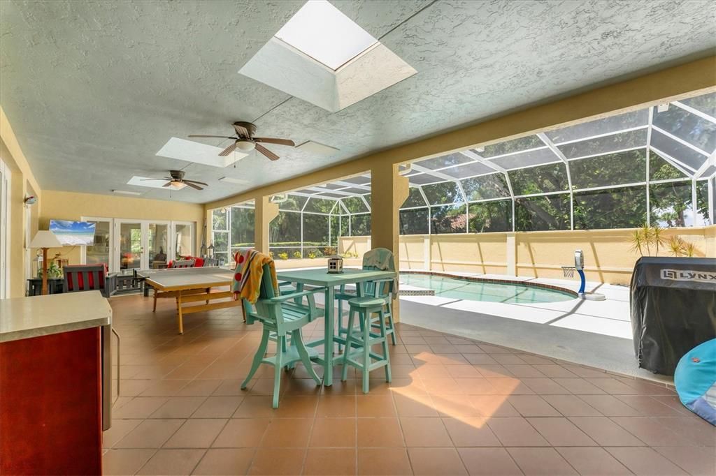 Activo con contrato: $1,795,000 (5 camas, 3 baños, 4554 Pies cuadrados)