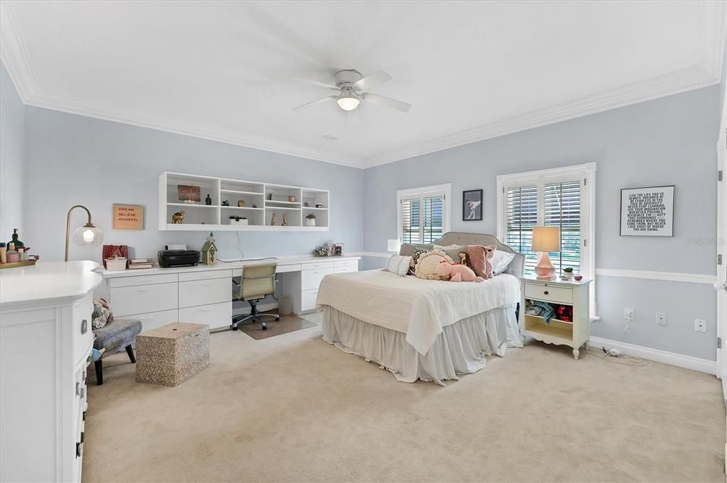 Activo con contrato: $1,795,000 (5 camas, 3 baños, 4554 Pies cuadrados)